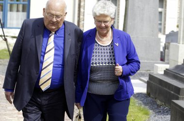 Jean-Luc Dehaene mit Gattin Celie bei der Hochzeit von Wilfired Martens 2013 (Bild: Nicolas Maeterlinck/BELGA)