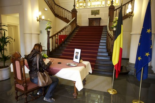 Kondolenzbuch für Jean-Luc Dehaene im Rathaus von Vilvoorde