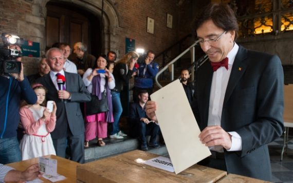 Premier Elio Di Rupo wählte in Mons, wo er auch Bürgermeister ist