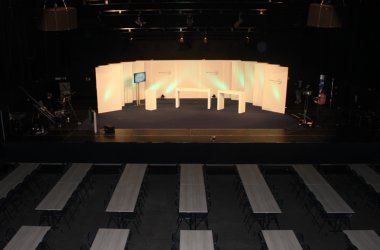 Debatte zu den Europawahlen - Vorbereitungen: Großer Saal des Triangel