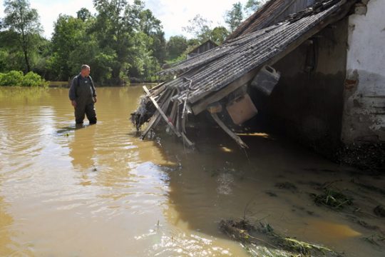 Das Hochwasser auf dem Balkan hat viele Menschen schwer getroffen (Bild: Koceljava, Serbien)