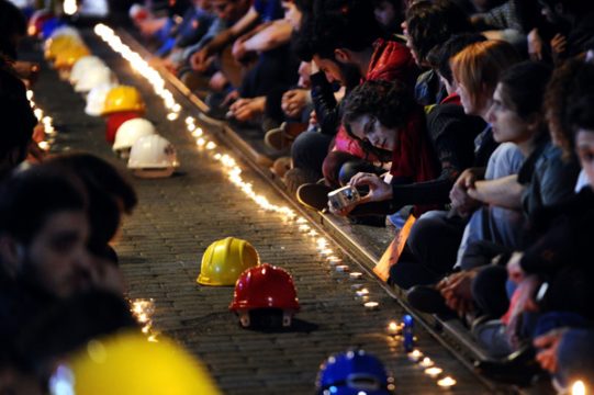 Gebetswache für die Opfer des Grubenunglücks in Soma (16.5.)