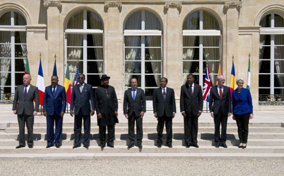 William Hague (GB), Mahamadou Issoufou (Niger), Idriss Deby Itno (Tschad), Goodluck Jonathan (Nigeria), François Hollande (F), Paul Biya (Kamerun), Thomas Boni Yayi (Benin), Herman Van Rompuy (EU), und Wendy Sherman (USA) (vlnr)