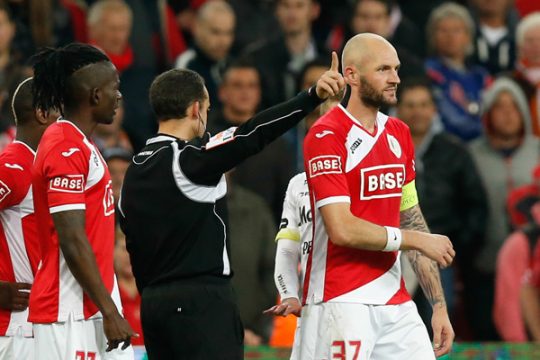 Runter vom Platz: Jelle Van Damme muss gehen