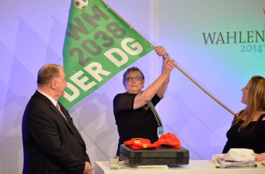 Franziska Franzen hat die Träume von Karl-Heinz Lambertz erraten: Fußball-WM 2038 in der DG