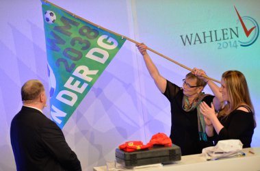 Franziska Franzen hat die Träume von Karl-Heinz Lambertz erraten: Fußball-WM 2038 in der DG