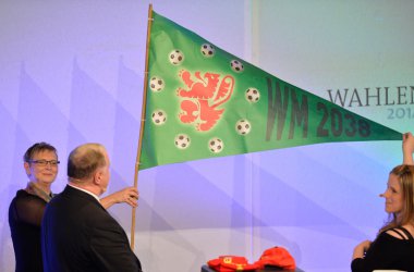 Franziska Franzen hat die Träume von Karl-Heinz Lambertz erraten: Fußball-WM 2038 in der DG