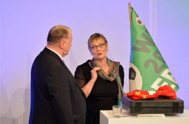 Franziska Franzen hat die Träume von Karl-Heinz Lambertz erraten: Fußball-WM 2038 in der DG