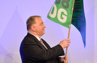 Franziska Franzen hat die Träume von Karl-Heinz Lambertz erraten: Fußball-WM 2038 in der DG