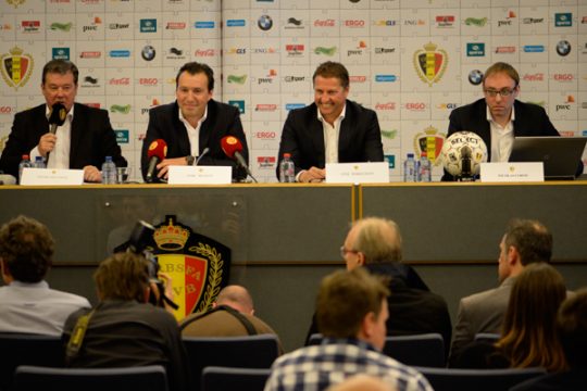 Fußball-Nationaltrainer Marc Wilmots (2.vl) gibt die Namen für Brasilien bekannt