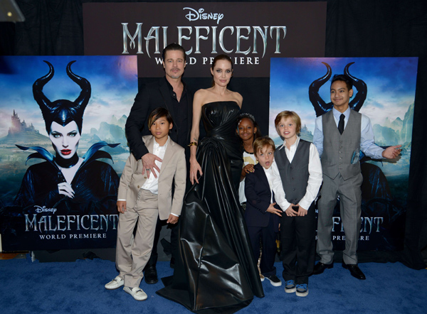 Brad Pitt und Angelina Jolie mit ihren Kindern bei der Weltpremiere von "Maleficent" in Hollywood (28.5.)