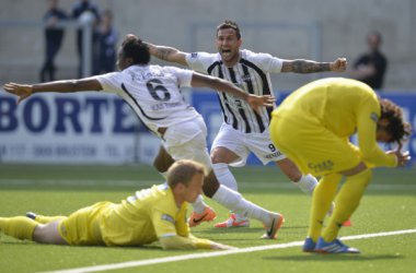 Raoul Kenne bejubelt den Siegtreffer - Bild: KAS Eupen/DavidHagemann