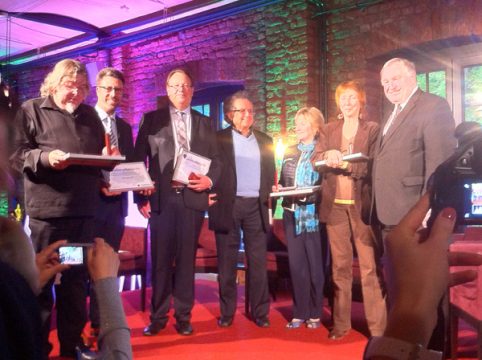 "Euregio-Rosetten" für sechs Ostbelgier - Foto: Herbert Ruland, Dirk Vandriessche, Georg Kremer, Antonio Máro, Helga Sacher-Ramakers, Irene Kalbusch mit MP Karl-Heinz Lambertz