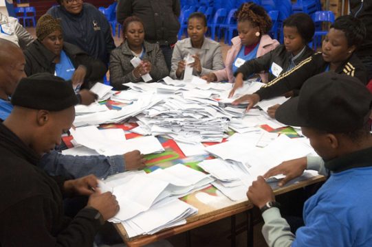 Wahl in Südafrika: Stimmauszählung läuft