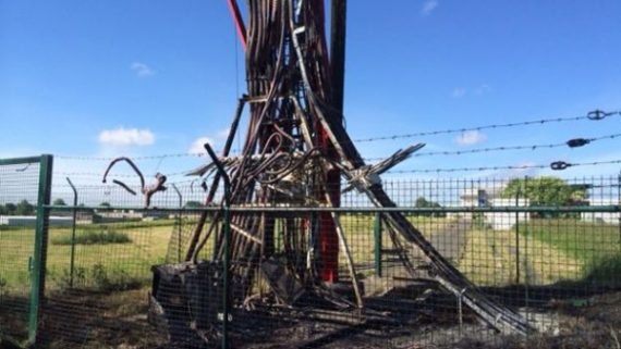 Der verbrannte RTBF-Sendemast in Wavre