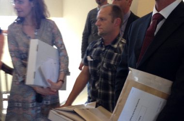 Stau beim Auslesen der Disketten: Wahlbüro-Leiter stehen Schlange in Eupen