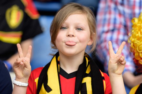 Ein kleiner Fan beim Training der Roten Teufel