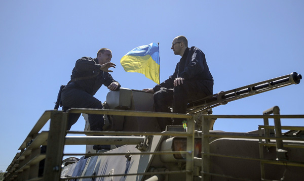 Regierungschef Arseni Jazenjuk besucht Checkpoint in der Nähe von Slawjansk (7. Mai)