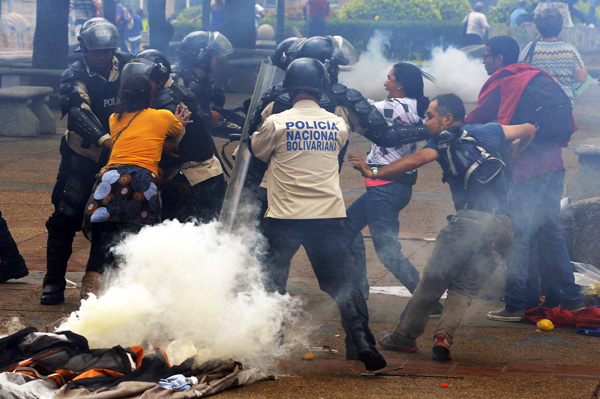 Polzei räumt Protestlager in Caracas