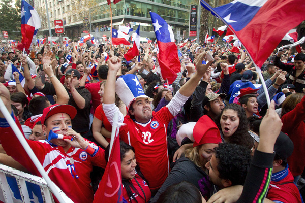 Chile-Fans feiern den Sieg über Spanien in der Hauptstadt Santiago de Chile