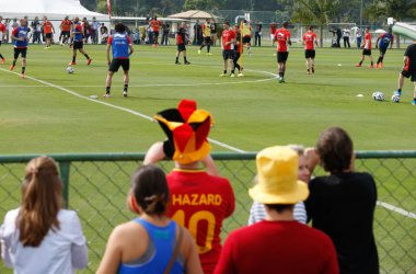 Fans beim Training der Roten Teufel