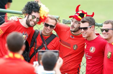 Fans beim Training der Roten Teufel