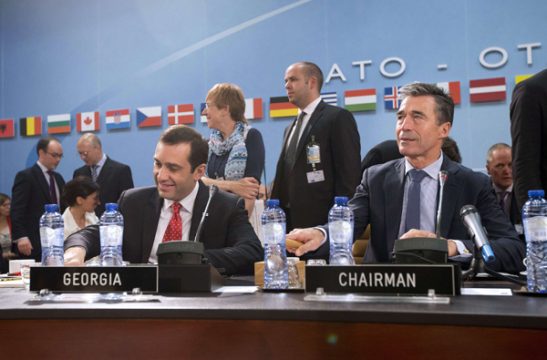 Georgiens Verteidigungsminister Irakli Alasania und Nato-Generalsekretär Anders Fogh Rasmussen in Brüssel