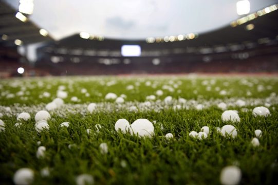 Ein Hagelschauer sorgte für eine dreiviertel Stunde Unterbrechung des Freundschaftsspiels Belgien - Tunesien