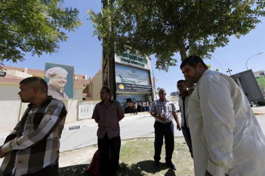 Iraker bereiten ihre Flucht aus der Stadt Arbil (Provinz Ninive) vor