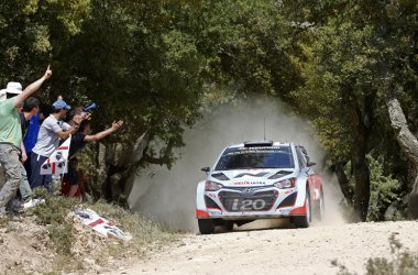 Rallye Italien: Thierry Neuville im Hyundai i20