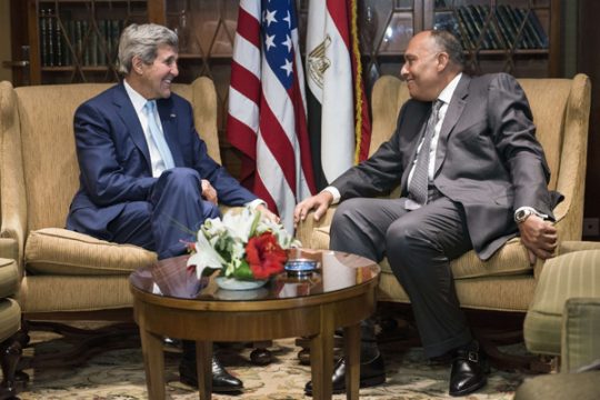 John Kerry und der ägyptische Außenminister Sameh Shoukri