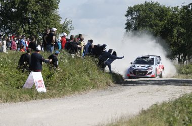 Thierry Neuville fährt bei der Rallye Polen auf Rang drei