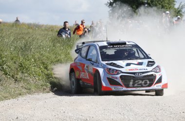 Thierry Neuville fährt bei der Rallye Polen auf Rang drei