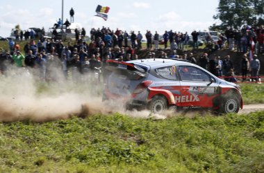 Thierry Neuville fährt bei der Rallye Polen auf Rang drei