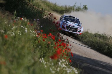 Thierry Neuville fährt bei der Rallye Polen auf Rang drei