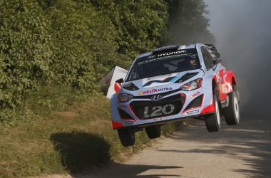 Thierry Neuville fährt bei der Rallye Polen auf Rang drei