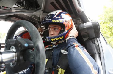 Thierry Neuville fährt bei der Rallye Polen auf Rang drei