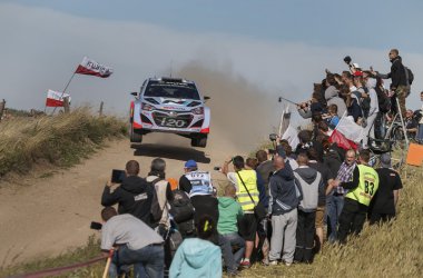 Thierry Neuville fährt bei der Rallye Polen auf Rang drei