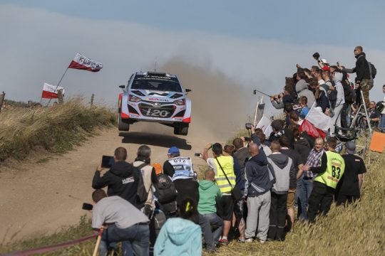 Thierry Neuville fährt bei der Rallye Polen auf Rang drei