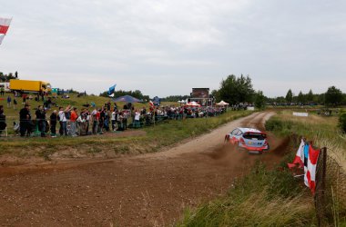 Thierry Neuville fährt bei der Rallye Polen auf Rang drei