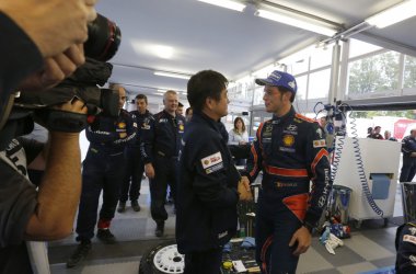 Thierry Neuville fährt bei der Rallye Polen auf Rang drei