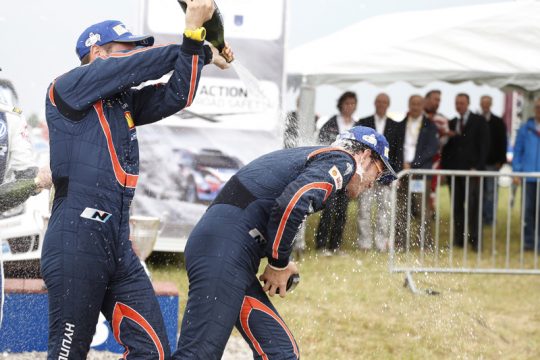 Platz drei in Polen: Thierry Neuville und Nicolas Gilsoul