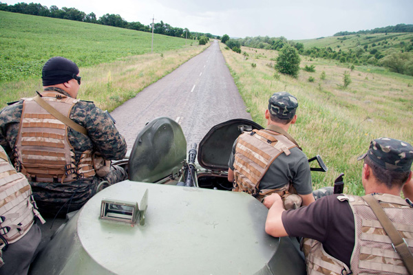 Ukrainische Militärpatrouille in der Nähe von Charkiw
