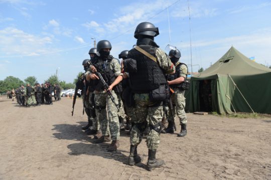 Werden die proukrainischen Kräfte (Bild) und die prorussischen Kämpfer die Waffenruhe einhalten?