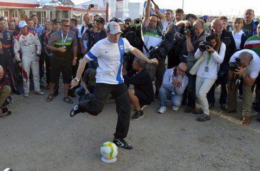 Auch die Stars der Rallye-WM sind im Fußballfieber