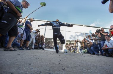 Auch die Stars der Rallye-WM sind im Fußballfieber