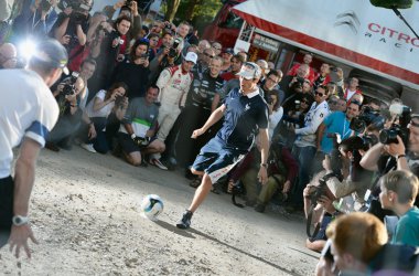 Auch die Stars der Rallye-WM sind im Fußballfieber