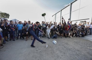 Auch die Stars der Rallye-WM sind im Fußballfieber