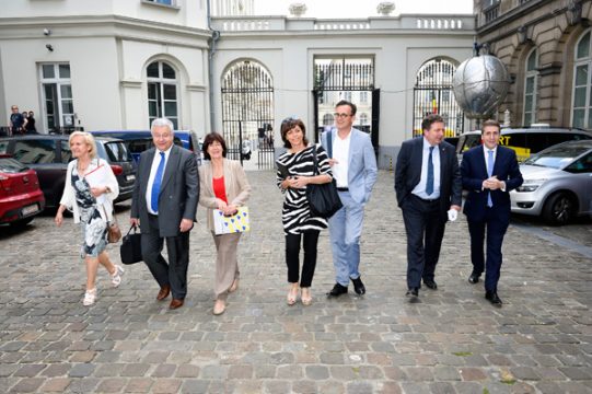 Brigitte Grouwels (CD&V), Guy Vanhengel (OpenVLD), Laurette Onkelinx (PS), Joëlle Milquet (CDH), Pascal Smet,(SP.A)), Rudi Vervoort (PS) und Olivier Maingain (FDF)