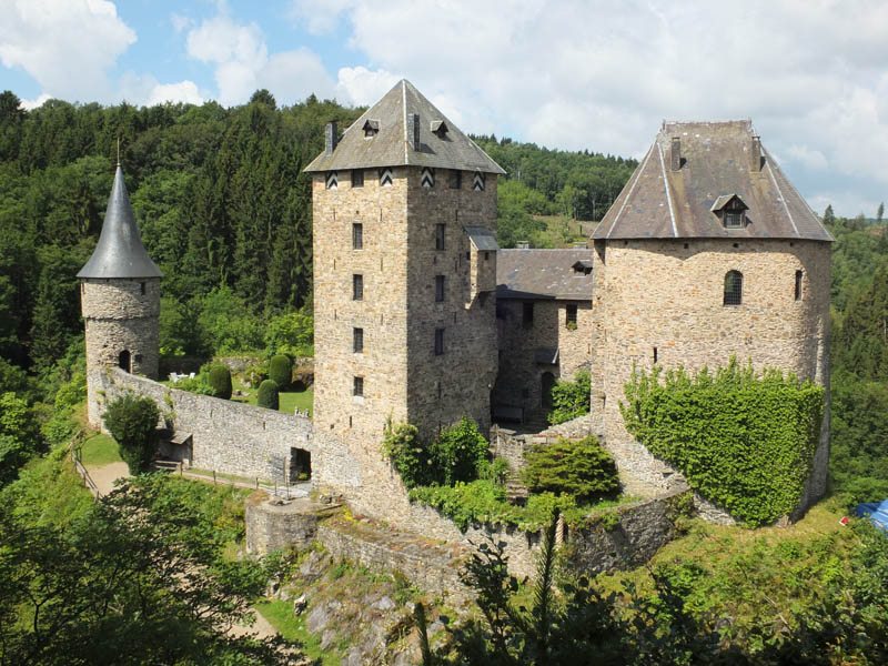 Die Burg Reinhardstein bei Ovifat (Bild: BRF)